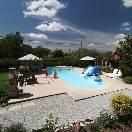 Luxury Private Free Play Park Inc Quid Bikes Private Heated Swimming Pool