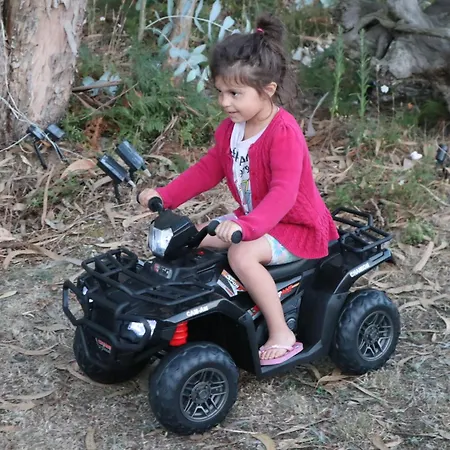 Luxury Private Free Play Park Inc Quid Bikes Private Heated Swimming Pool