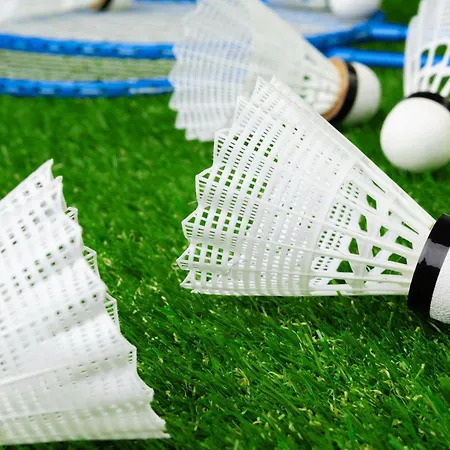 Luxury Private Free Play Park Inc Quid Bikes Private Heated Swimming Pool