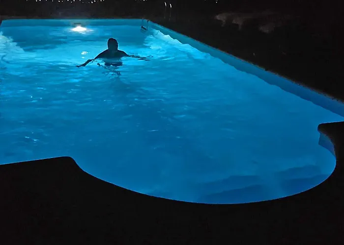 Luxury Private Free Play Park Inc Quid Bikes Private Heated Swimming Pool Apartamento