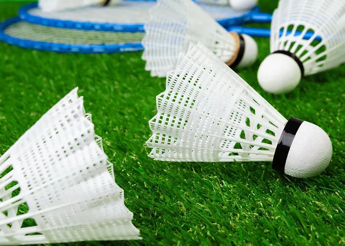 Luxury Private Free Play Park Inc Quid Bikes Private Heated Swimming Pool